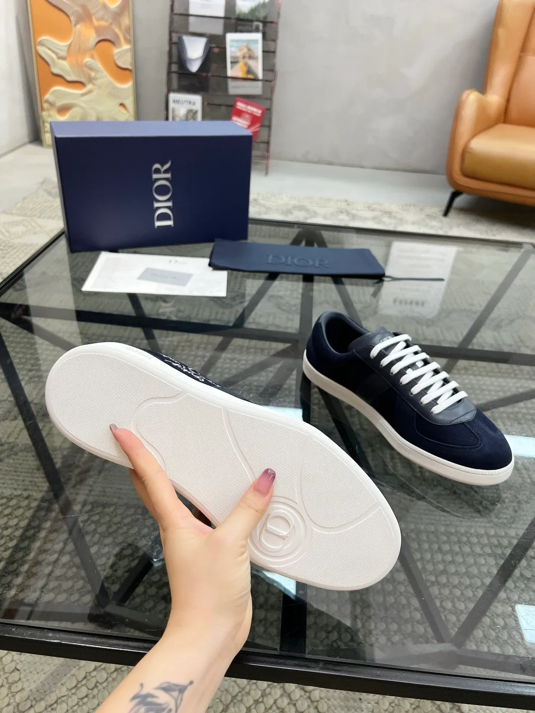 Men's Men's Shoes 💰420【New Style】🍿🍿𝐃𝐢𝐨* — Dior. Dior's new casual sneakers define your fashionable pace. They boldly use innovative technological fabrics to create a futuristic silhouette. The light and breathable mesh material, combined with the unique texture coating process, presents a refreshing visual effect, as if it is a fashion item from the future world. Whether paired with casual outfits or mixed with formal looks, the Dio* D-Sketch sneakers are effortless and add a touch of futuristic style to your overall look. From the streets to the catwalk, it is your indispensable fashion tool. The upper is made of high-tech mesh material, which is light and breathable and fits your feet like a second skin, keeping you dry and comfortable even in the hot summer. The delicate mesh structure gives the shoes a unique visual effect and displays a futuristic aesthetic. Code number: 39-44 (38, 45 customized)